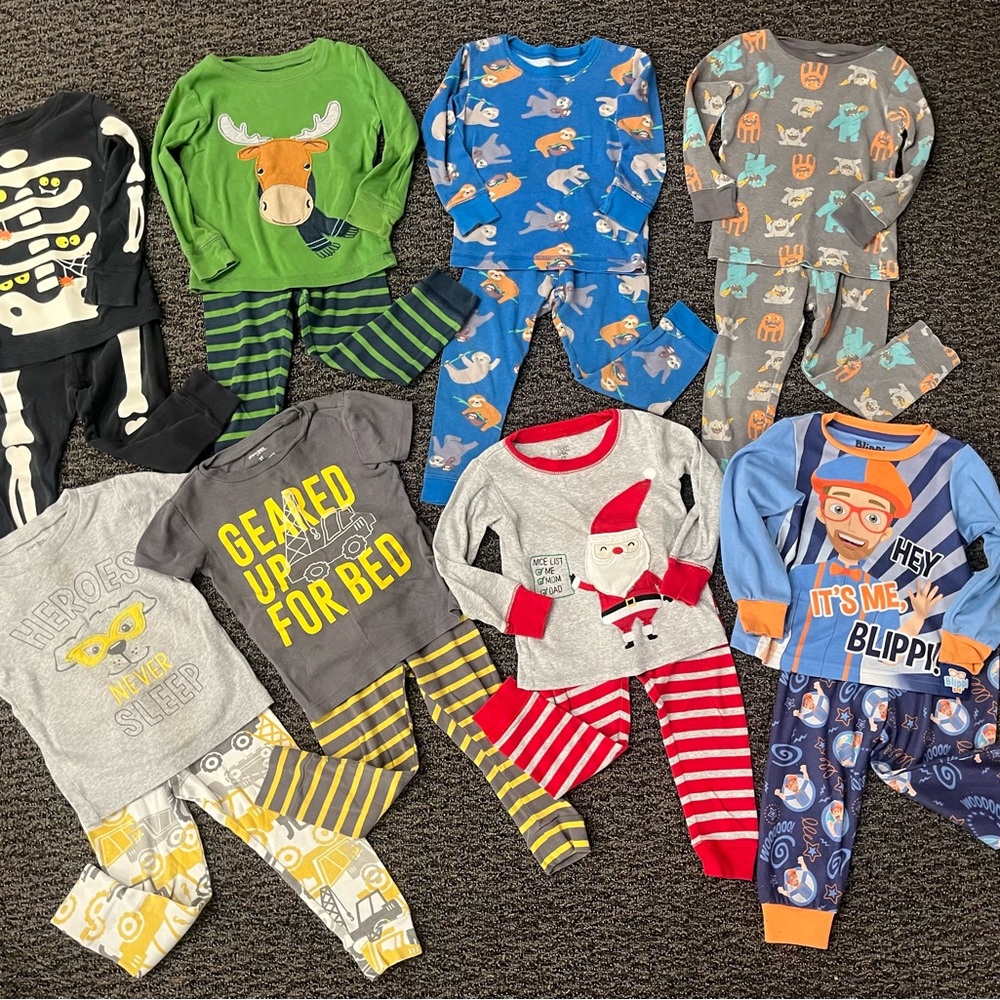 2T pajamas, lot of 8